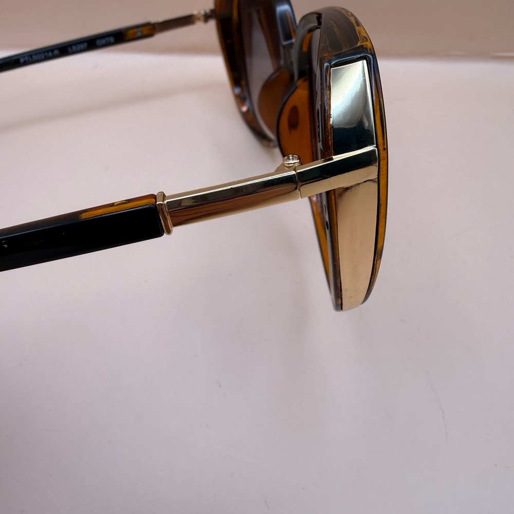 Laundry By Shelli Segal Tortoise and Black Sunglasses - Picture 5 of 7